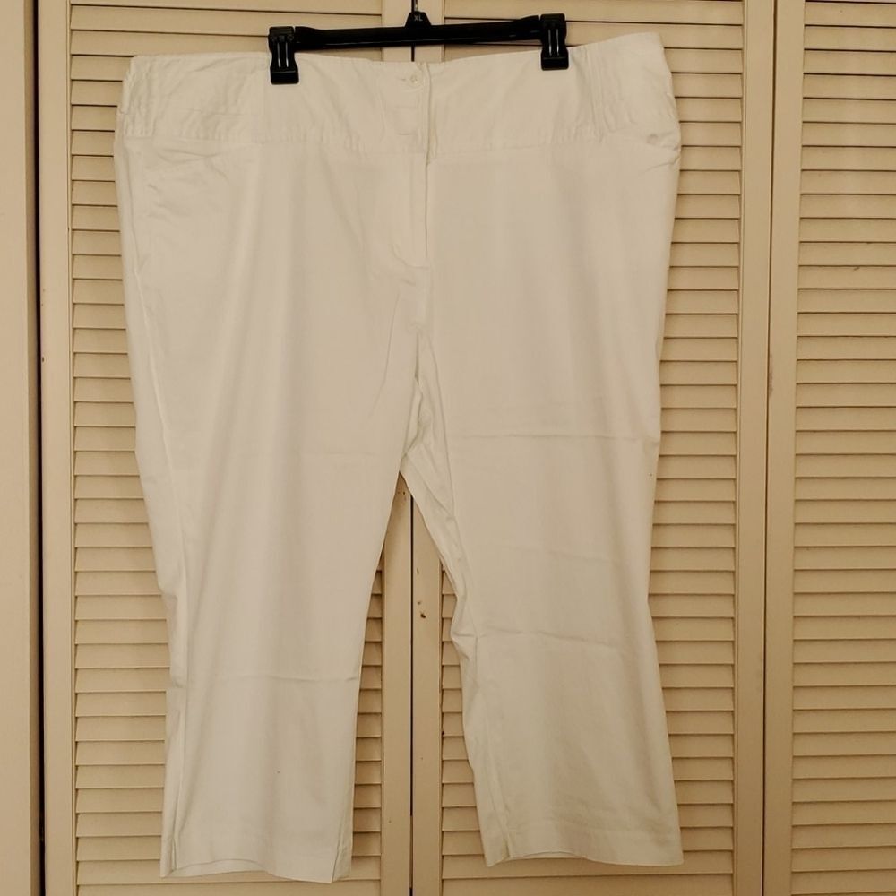 ❣️Hannah Jones New York White Capri